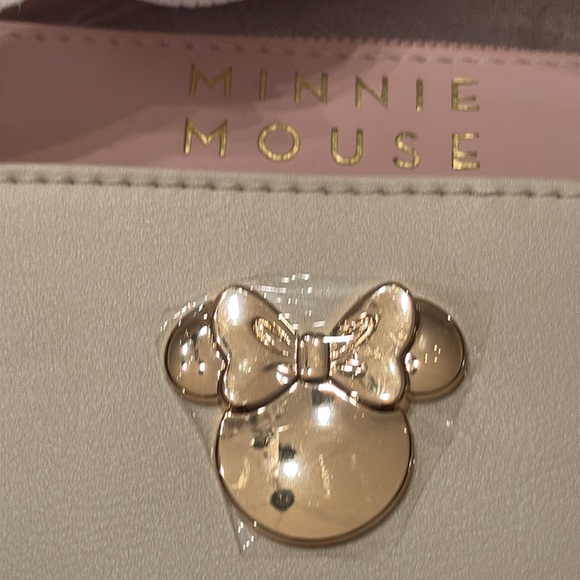 Disney’s Minnie Mouse Crossbody Bag - Picture 8 of 11